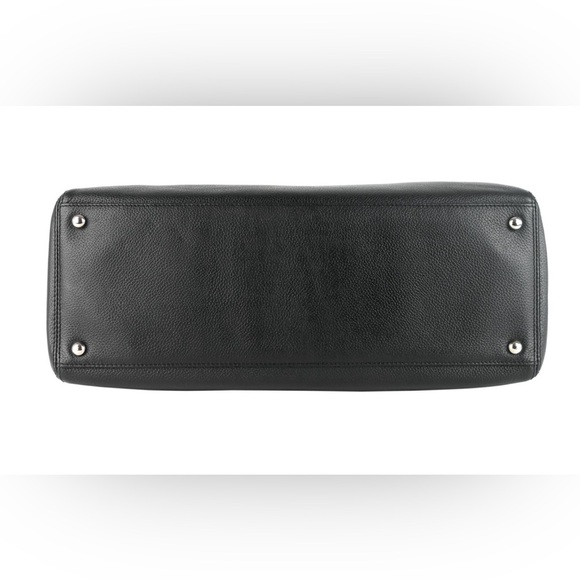 Chanel Cerf Executive Caviar Leather Tote Bag
Black - Picture 4 of 9